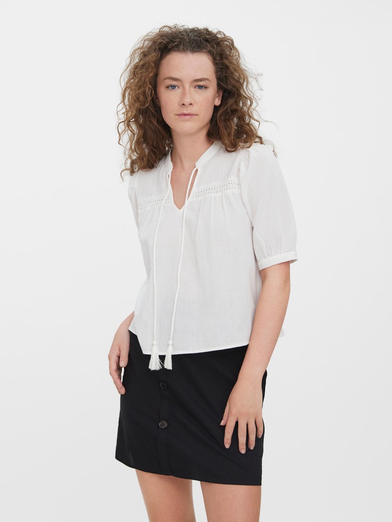 FINAL SALE - Pretty embroidery short sleeves blouse
